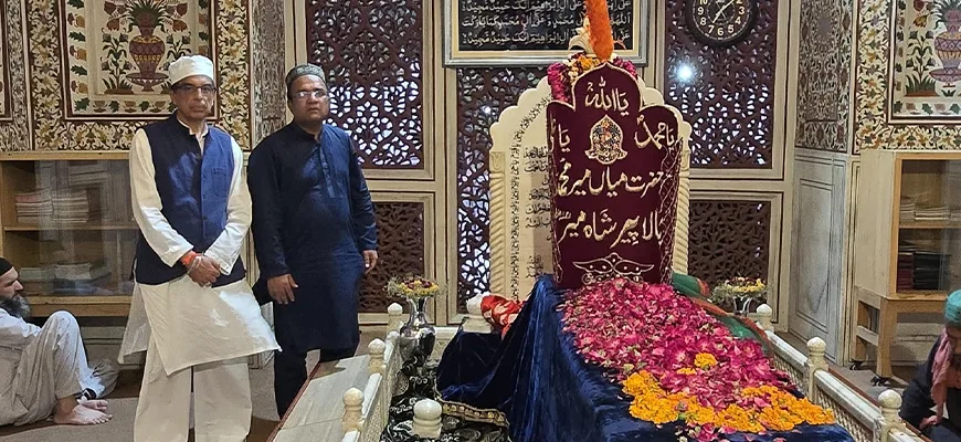 Visit to the Shrine of Hazrat Mian Mir Bala Pir (R.A.), Lahore photograph 4