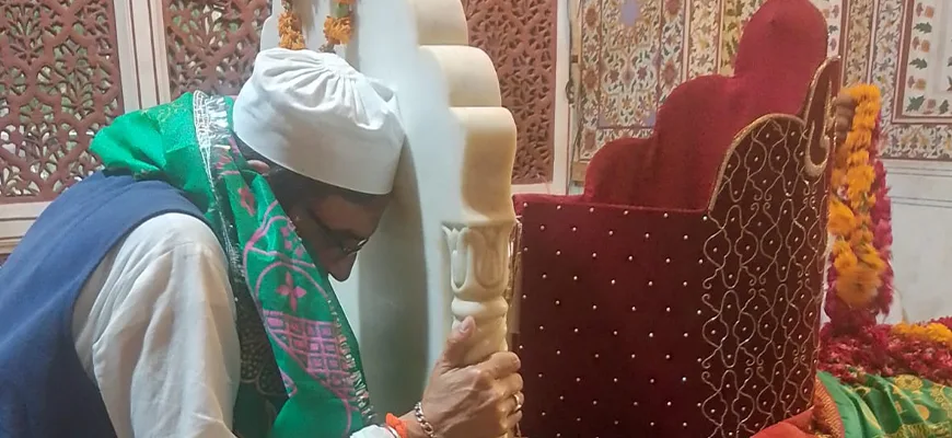 Visit to the Shrine of Hazrat Mian Mir Bala Pir (R.A.), Lahore photograph 3